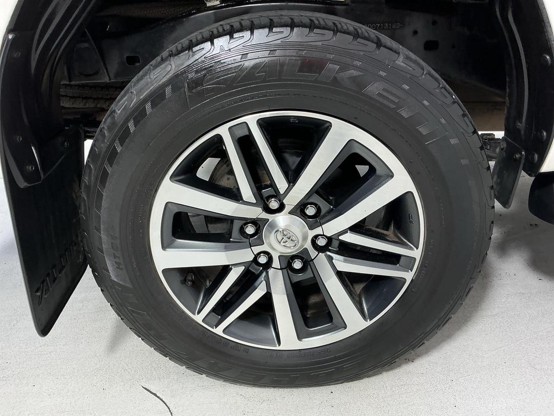 Photo '12' of Toyota Hilux