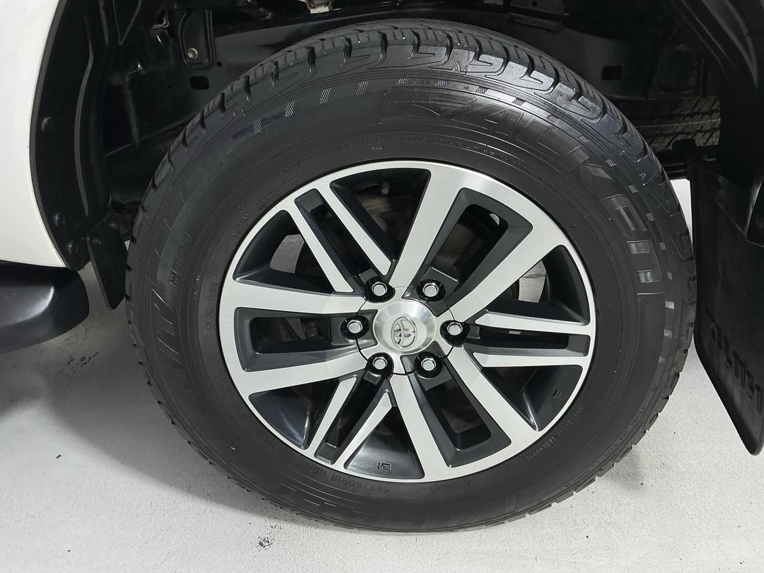 Photo '11' of Toyota Hilux