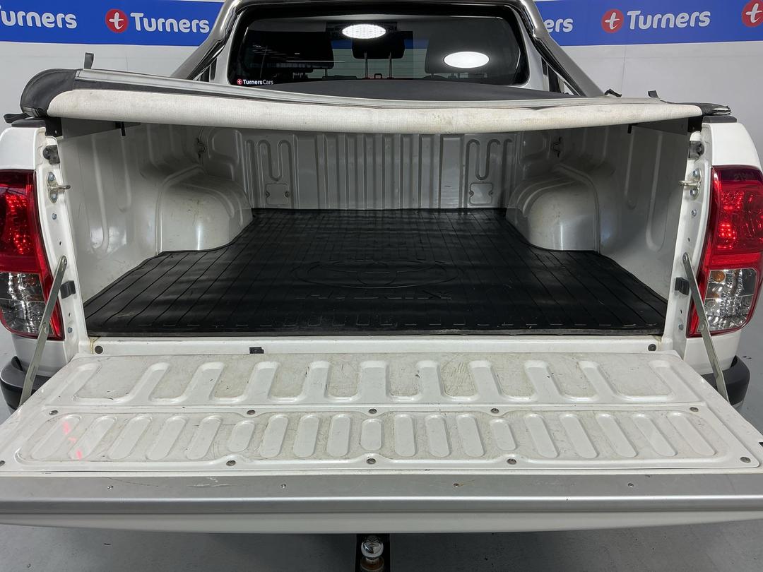 Photo '14' of Toyota Hilux