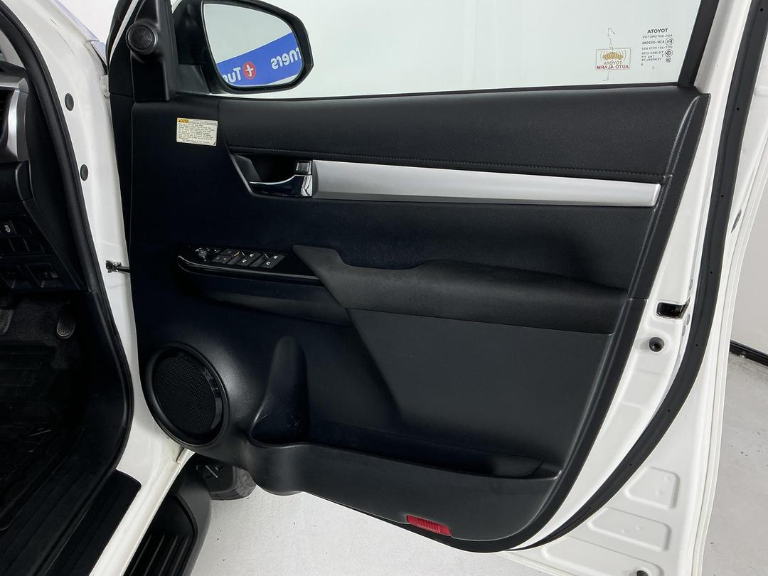 Photo '15' of Toyota Hilux