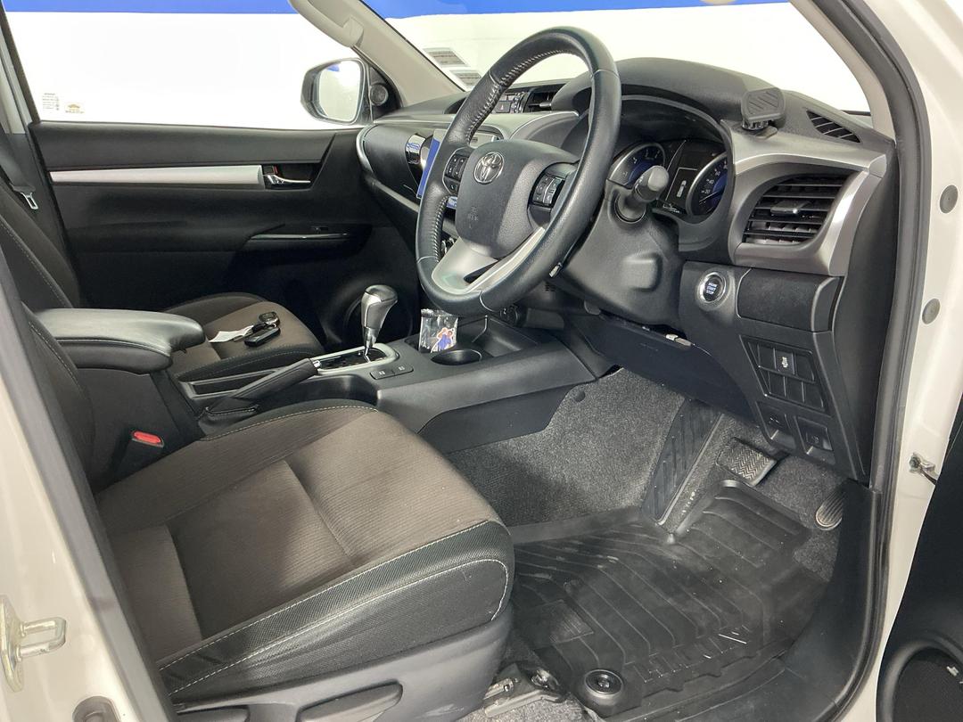 Photo '16' of Toyota Hilux