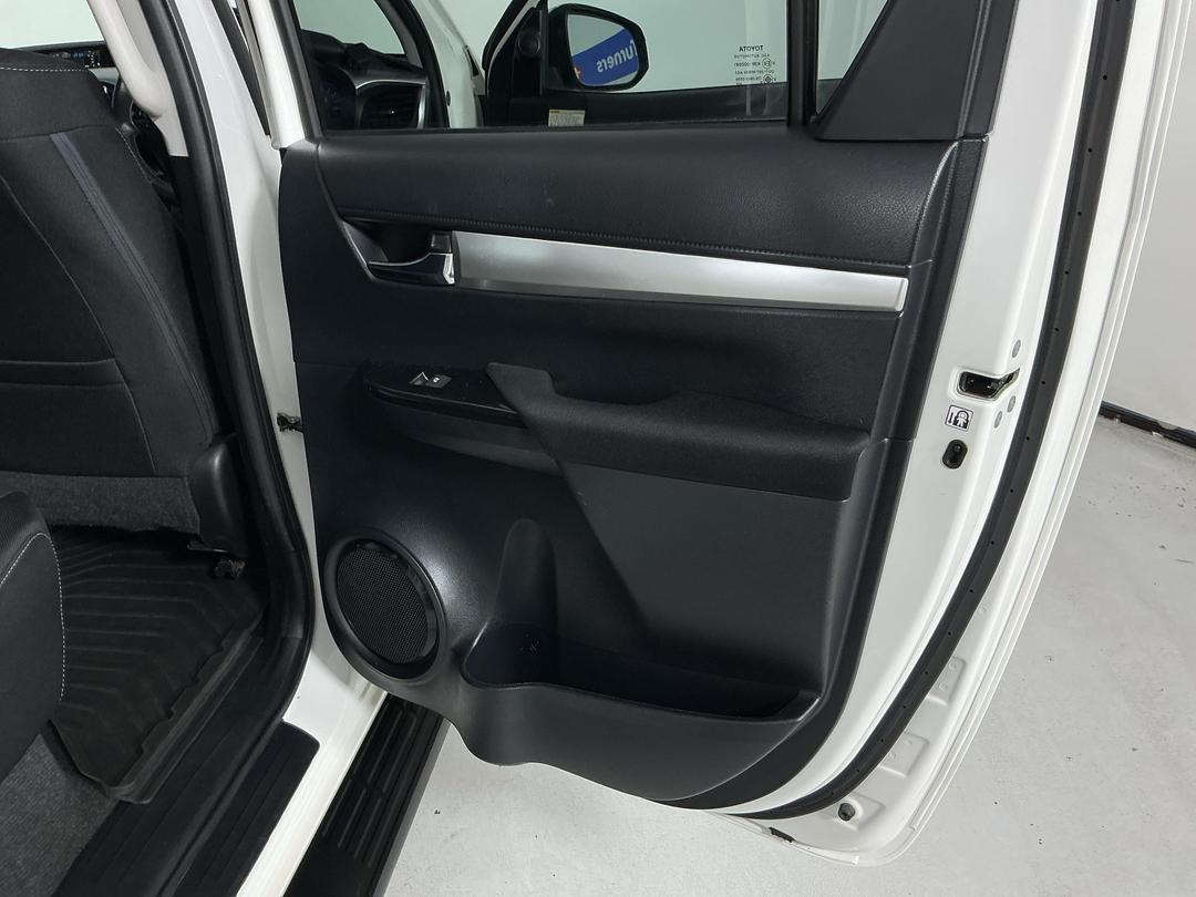 Photo '19' of Toyota Hilux