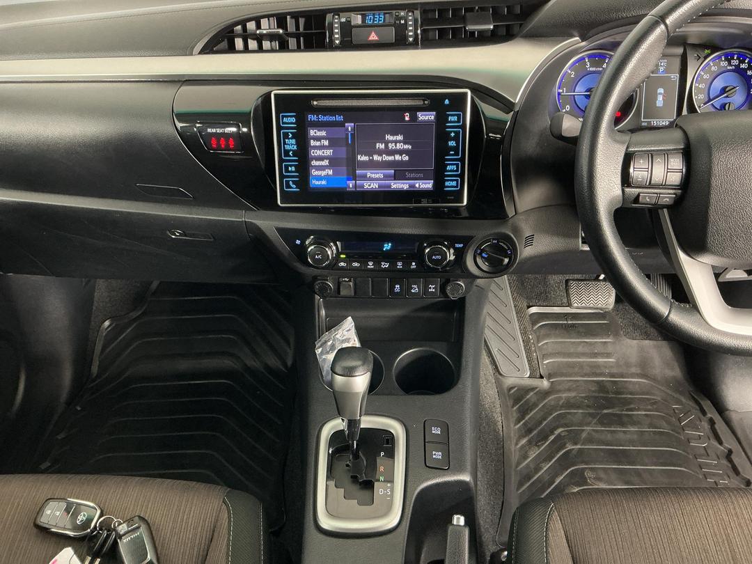 Photo '18' of Toyota Hilux