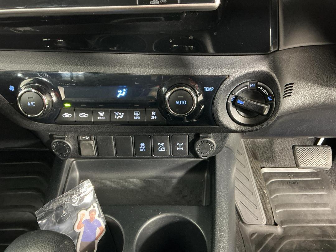 Photo '23' of Toyota Hilux