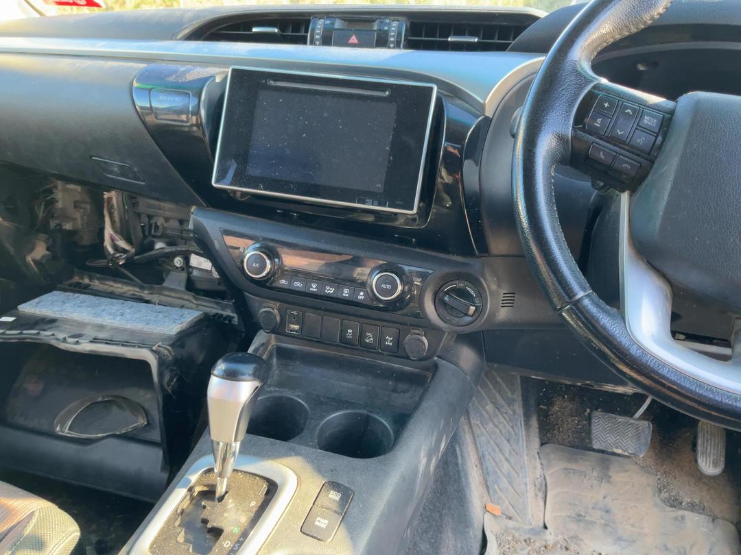 Photo '8' of Toyota Hilux SR5 TD DC