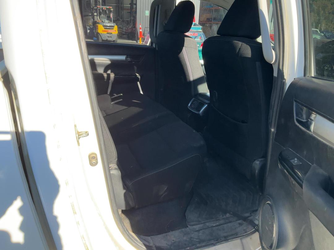 Photo '10' of Toyota Hilux SR5 TD DC