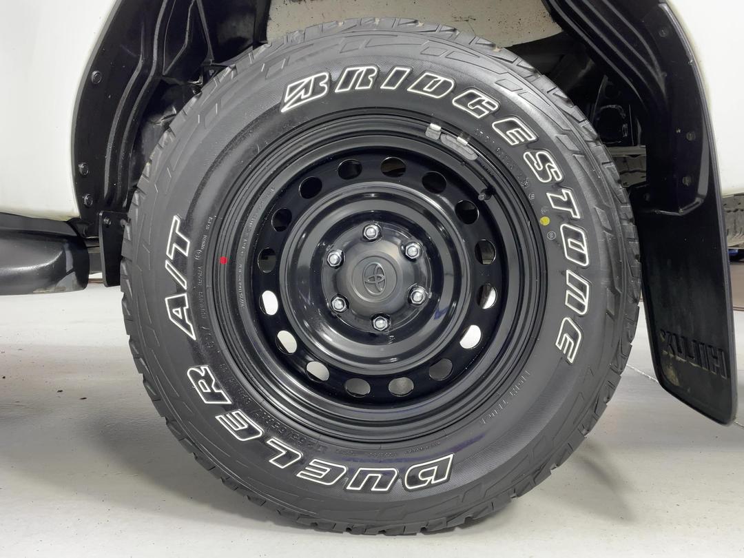 Photo '11' of Toyota Hilux