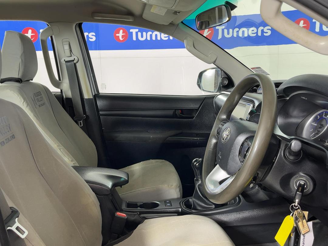 Photo '16' of Toyota Hilux