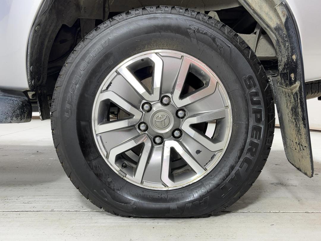 Photo '11' of Toyota Hilux