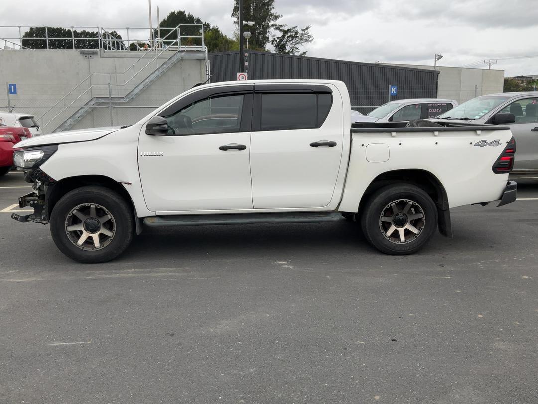 Photo '5' of Toyota Hilux SR TD DC Photo '5' of Toyota Hilux SR TD DC