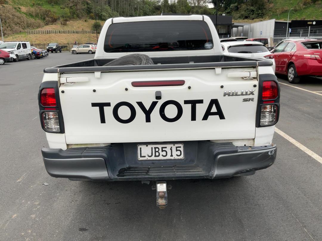 Photo '7' of Toyota Hilux SR TD DC Photo '7' of Toyota Hilux SR TD DC