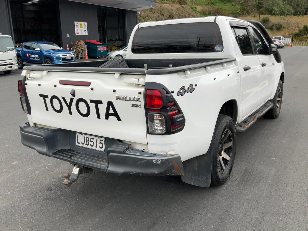 Photo '8' of Toyota Hilux SR TD DC Photo '8' of Toyota Hilux SR TD DC
