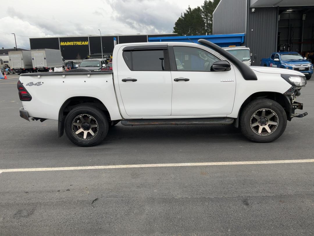 Photo '9' of Toyota Hilux SR TD DC Photo '9' of Toyota Hilux SR TD DC
