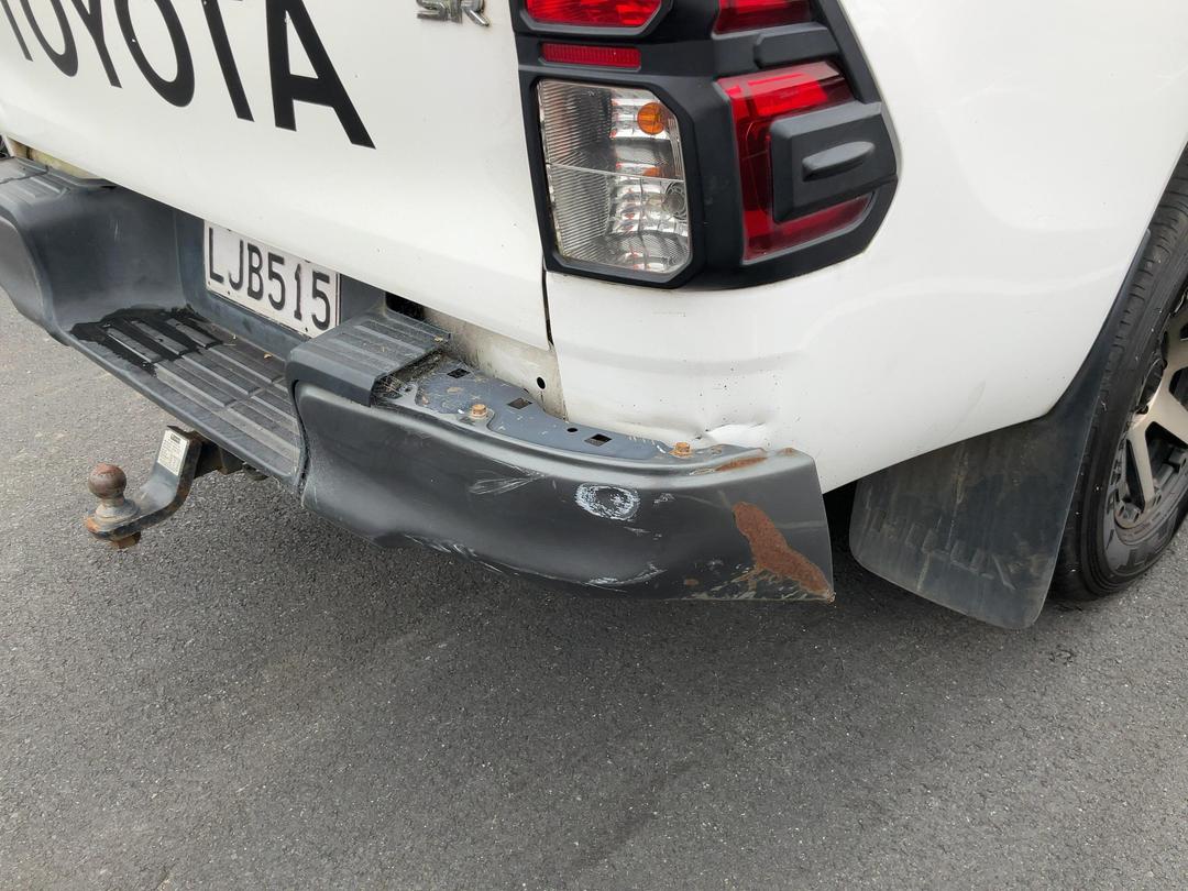Photo '11' of Toyota Hilux SR TD DC Photo '11' of Toyota Hilux SR TD DC