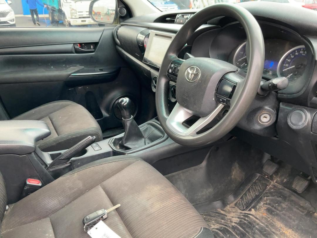 Photo '15' of Toyota Hilux SR TD DC Photo '15' of Toyota Hilux SR TD DC