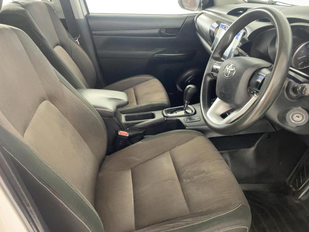 Photo '16' of Toyota Hilux