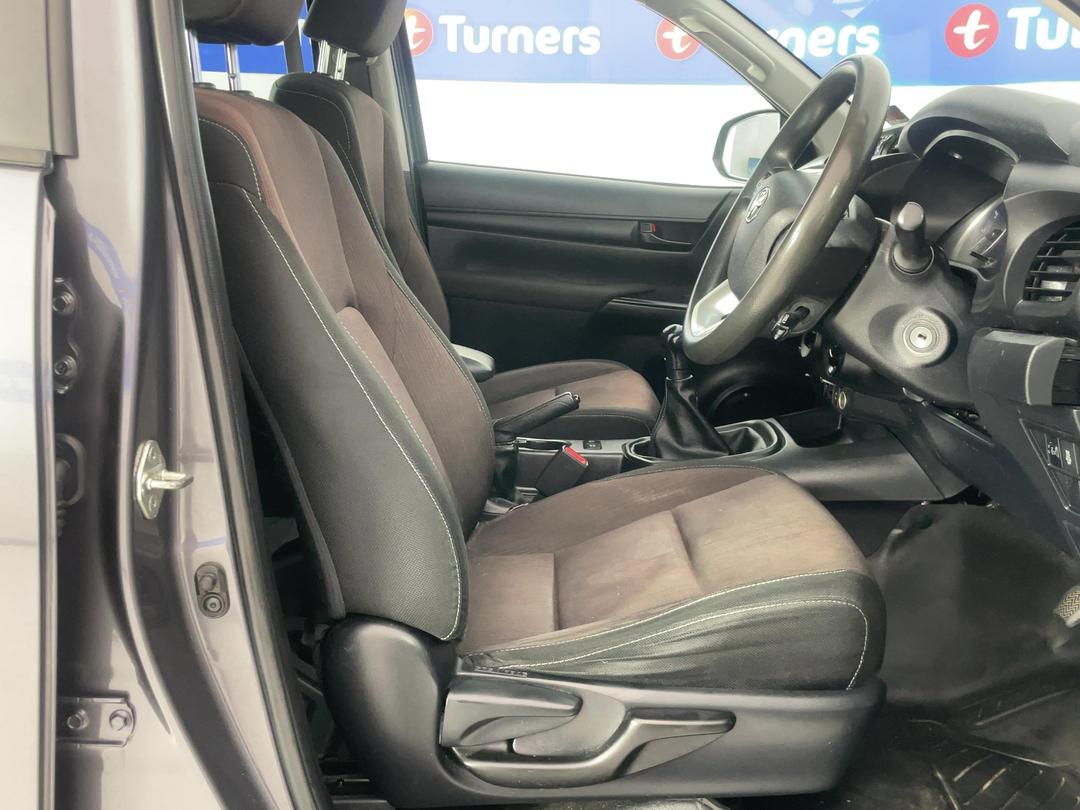 Photo '16' of Toyota Hilux