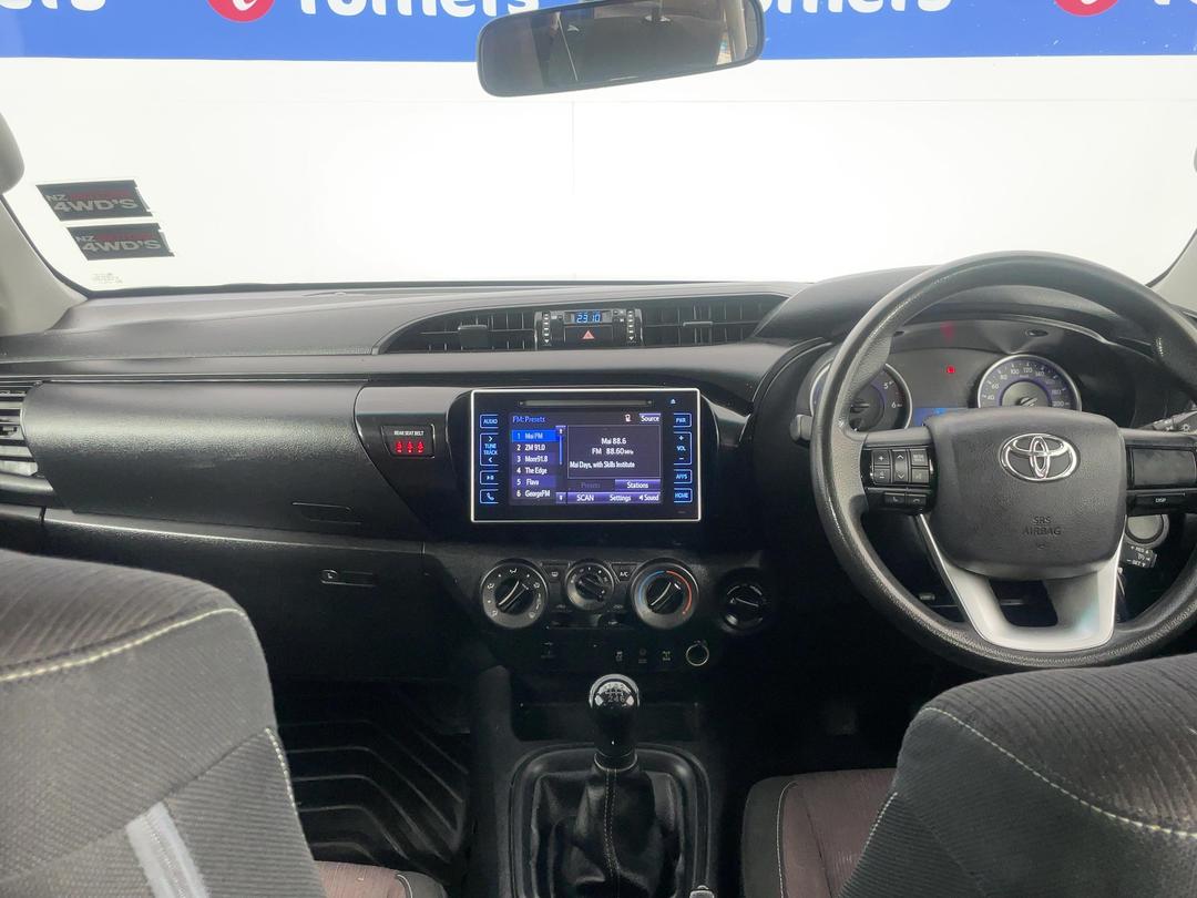 Photo '17' of Toyota Hilux