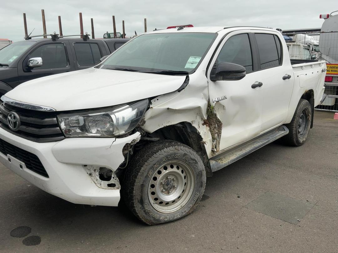 Photo '4' of Toyota Hilux SR TD DC Photo '4' of Toyota Hilux SR TD DC