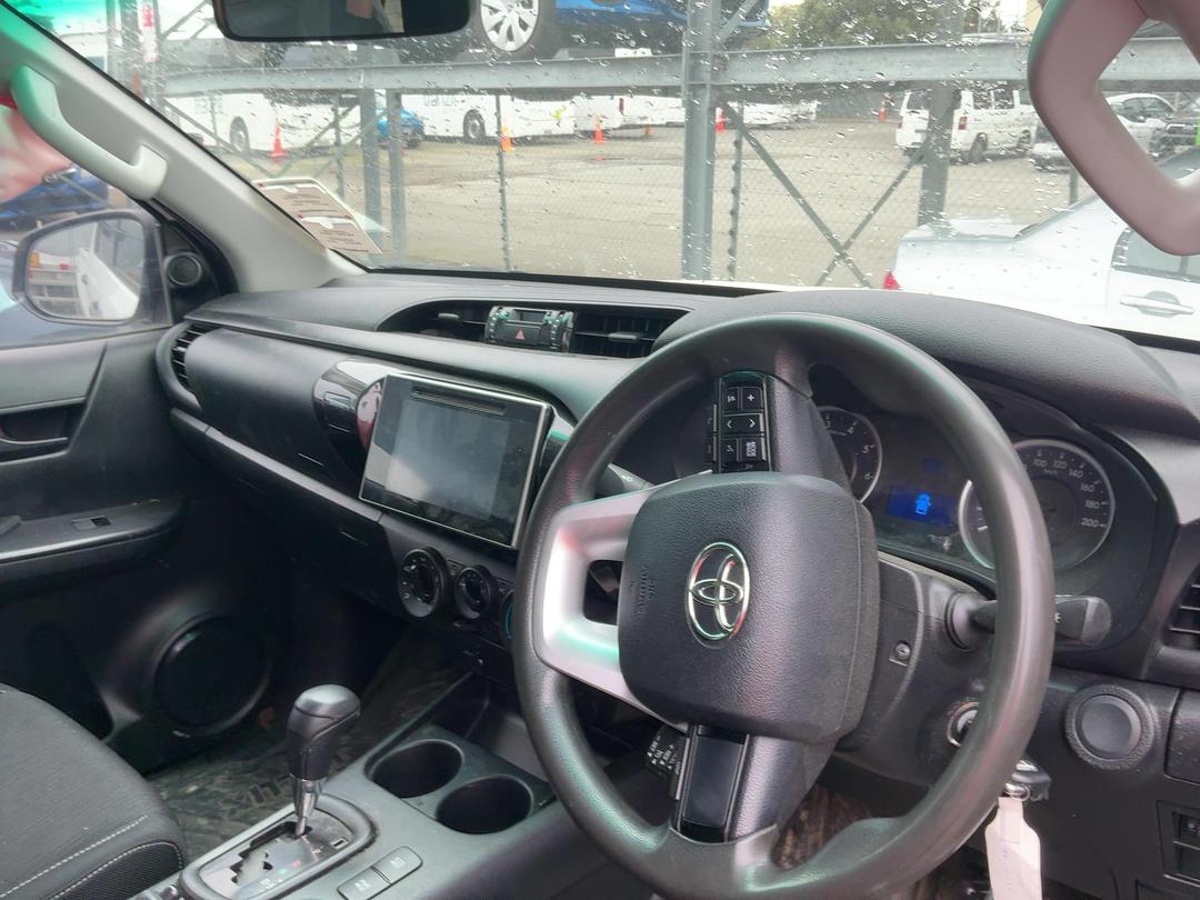 Photo '15' of Toyota Hilux SR TD DC Photo '15' of Toyota Hilux SR TD DC