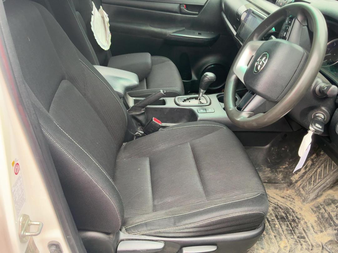 Photo '16' of Toyota Hilux SR TD DC Photo '16' of Toyota Hilux SR TD DC