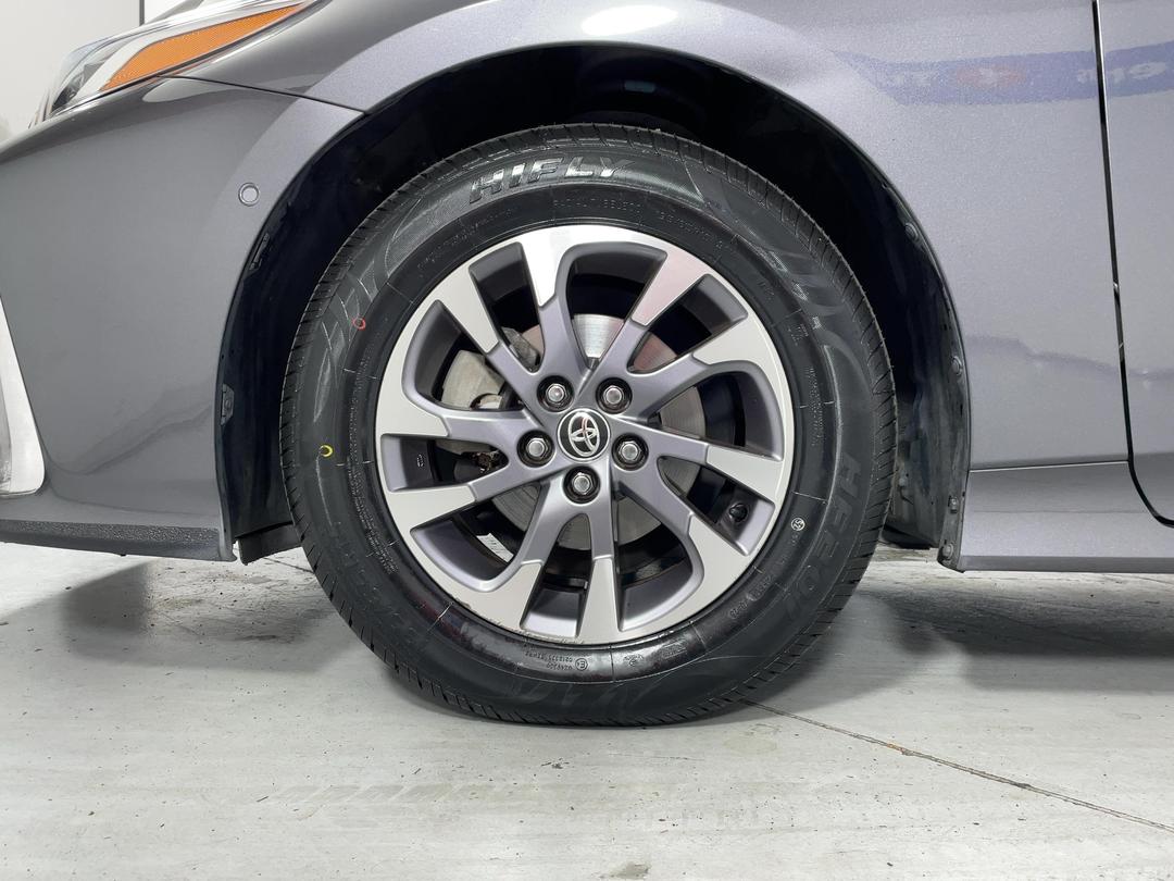 Photo '10' of Toyota Prius