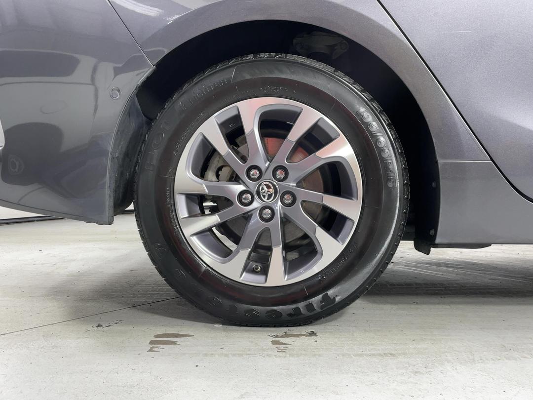 Photo '12' of Toyota Prius