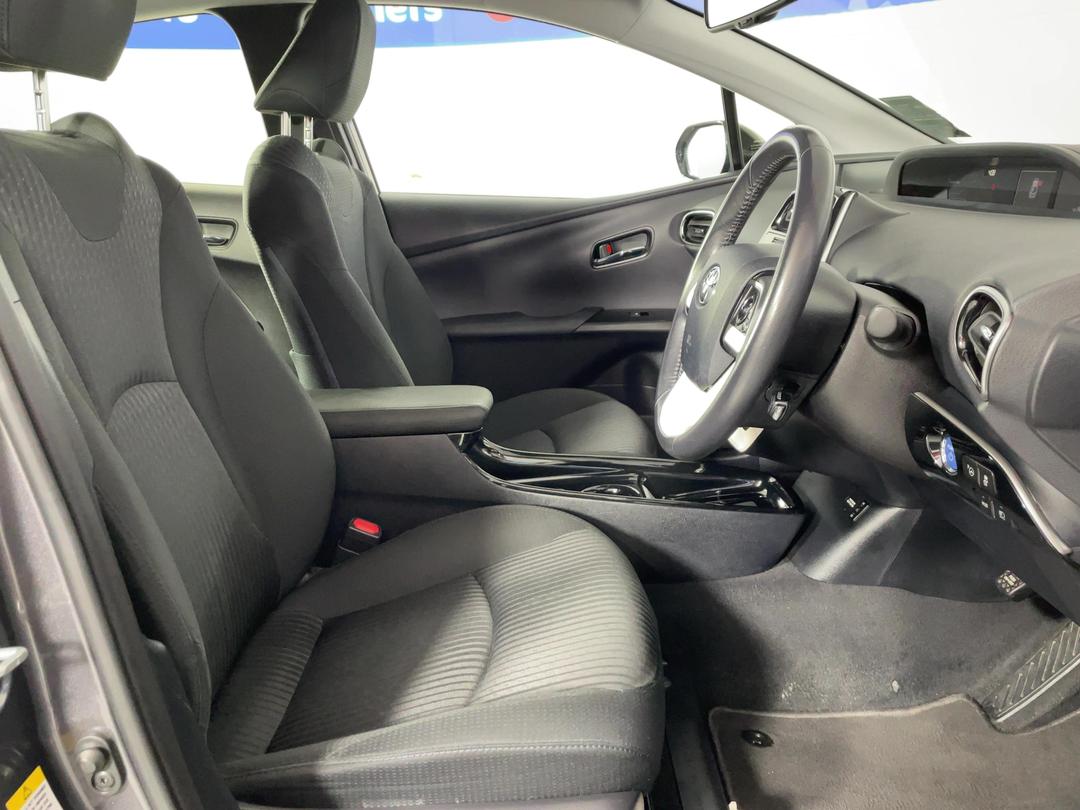 Photo '16' of Toyota Prius