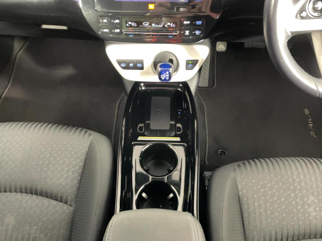 Photo '18' of Toyota Prius