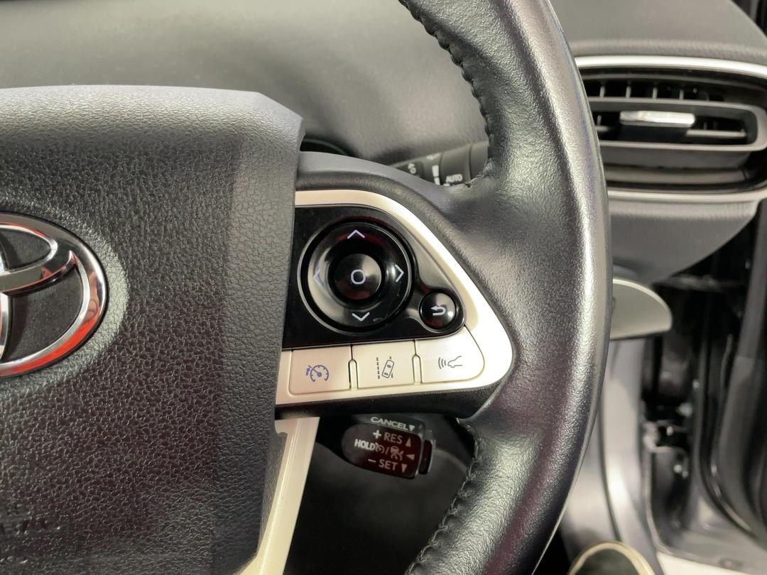Photo '33' of Toyota Prius