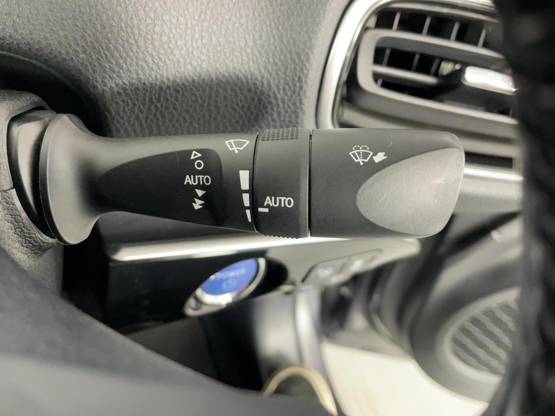 Photo '34' of Toyota Prius