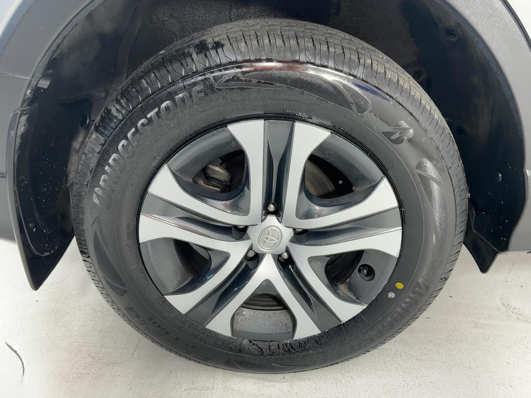 Photo '12' of Toyota Rav4