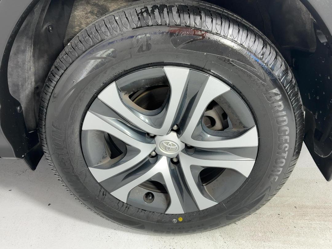 Photo '11' of Toyota Rav4