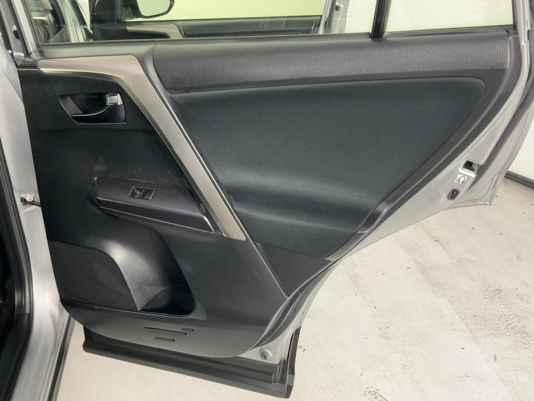 Photo '19' of Toyota Rav4