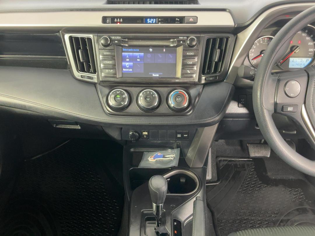 Photo '18' of Toyota Rav4