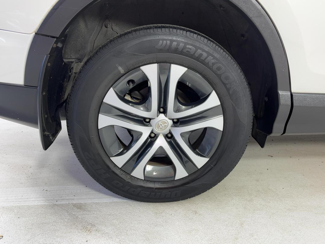 Photo '12' of Toyota Rav4