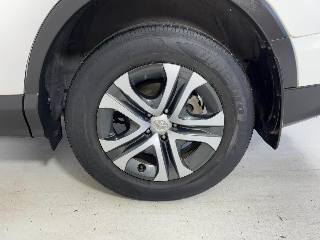 Photo '11' of Toyota Rav4