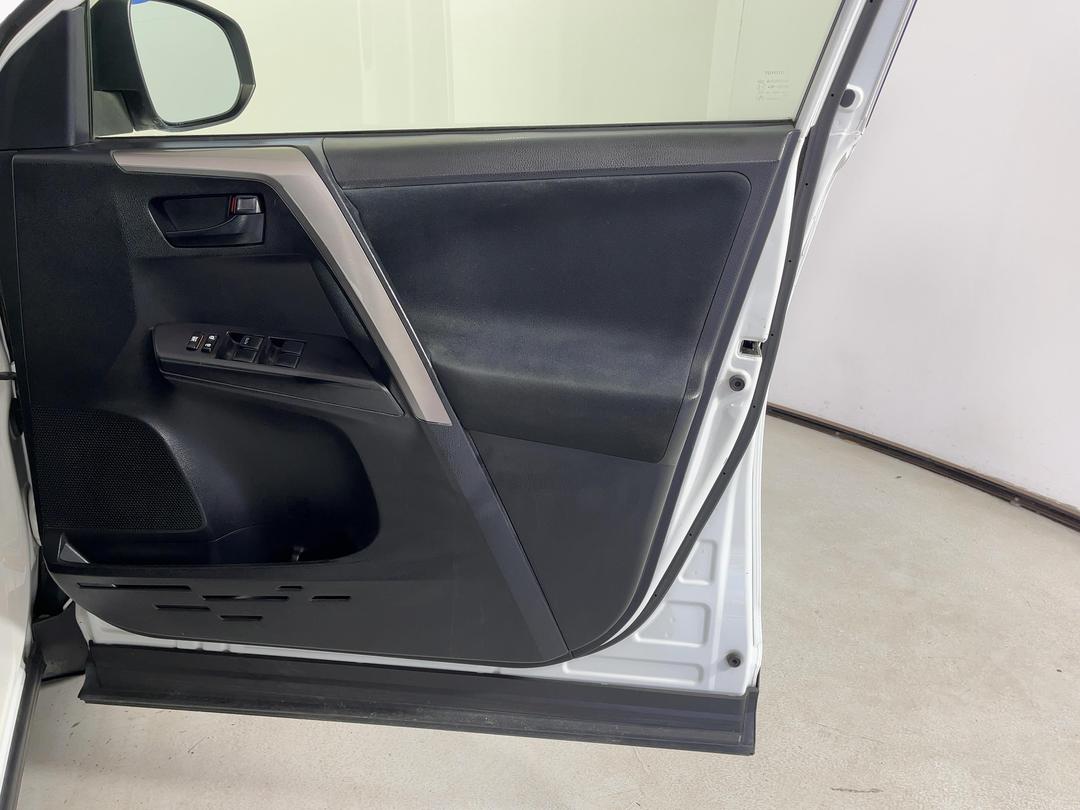 Photo '15' of Toyota Rav4
