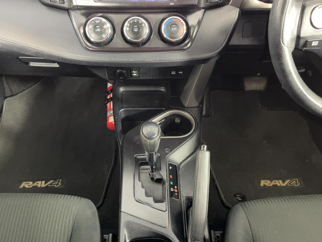 Photo '18' of Toyota Rav4