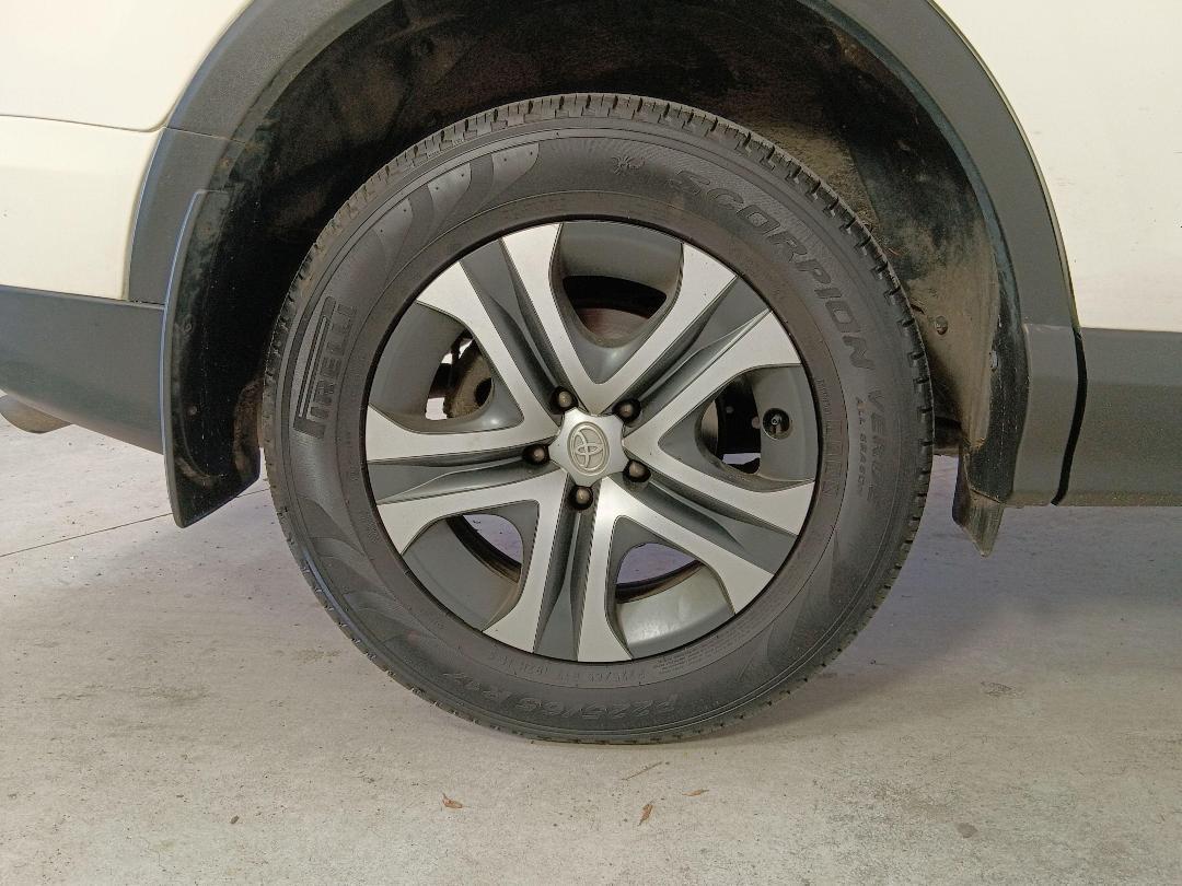 Photo '11' of Toyota Rav4