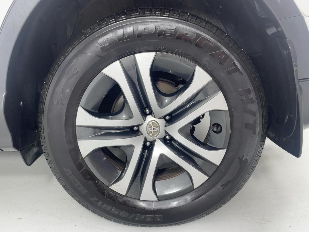 Photo '11' of Toyota Rav4