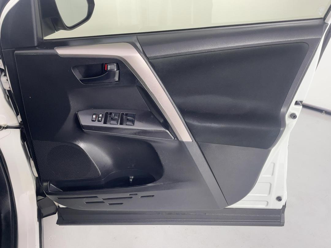 Photo '15' of Toyota Rav4