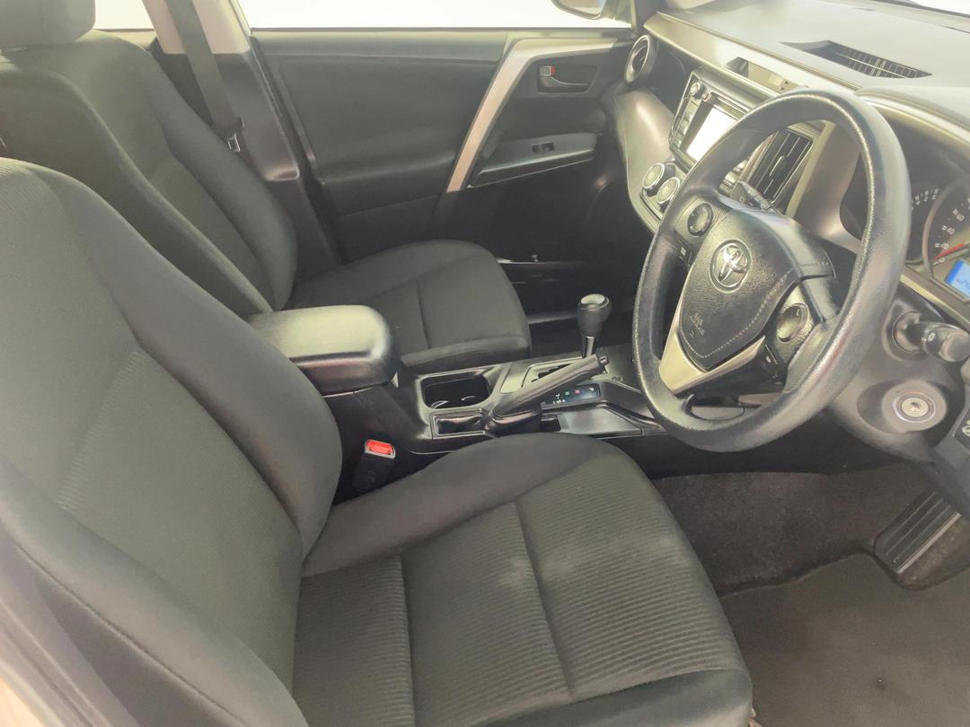 Photo '16' of Toyota Rav4