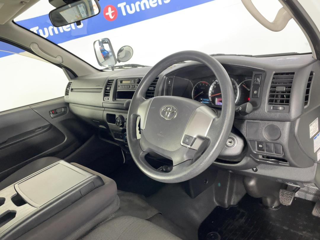 Photo '17' of Toyota Regius