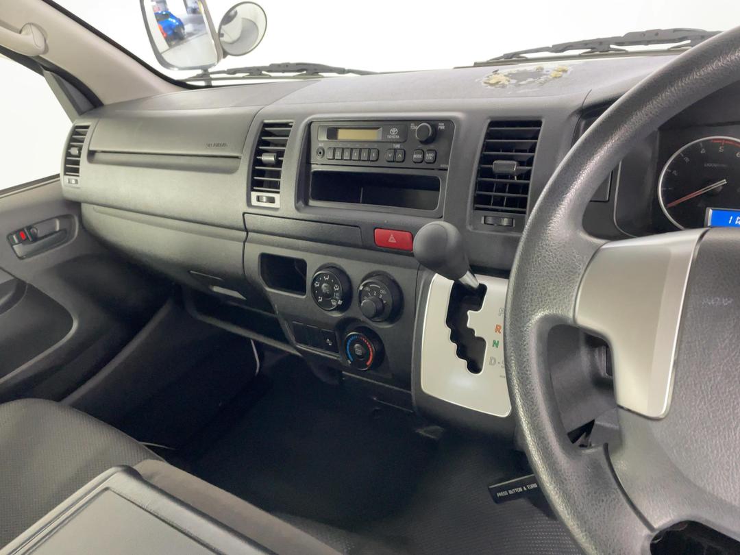 Photo '18' of Toyota Regius