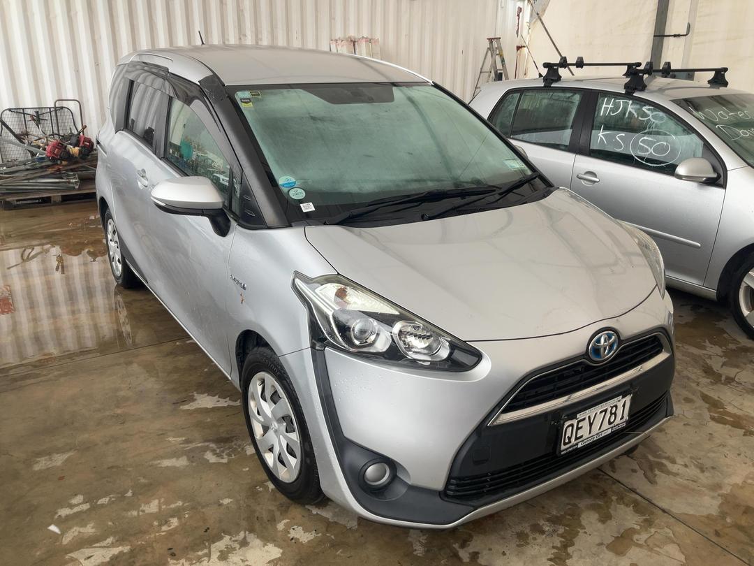 Photo '2' of Toyota Sienta Hybrid