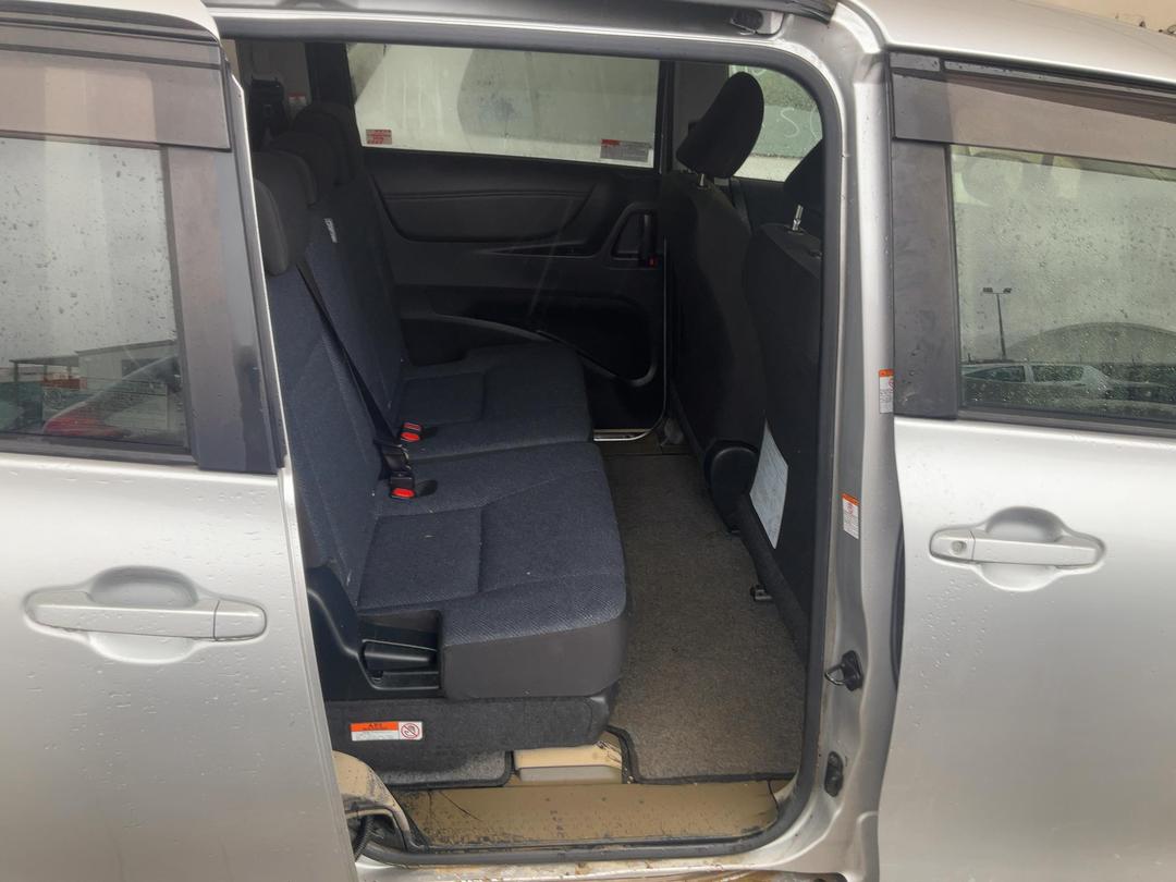 Photo '9' of Toyota Sienta Hybrid