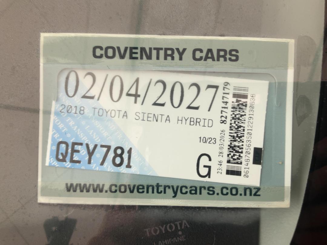 Photo '12' of Toyota Sienta Hybrid