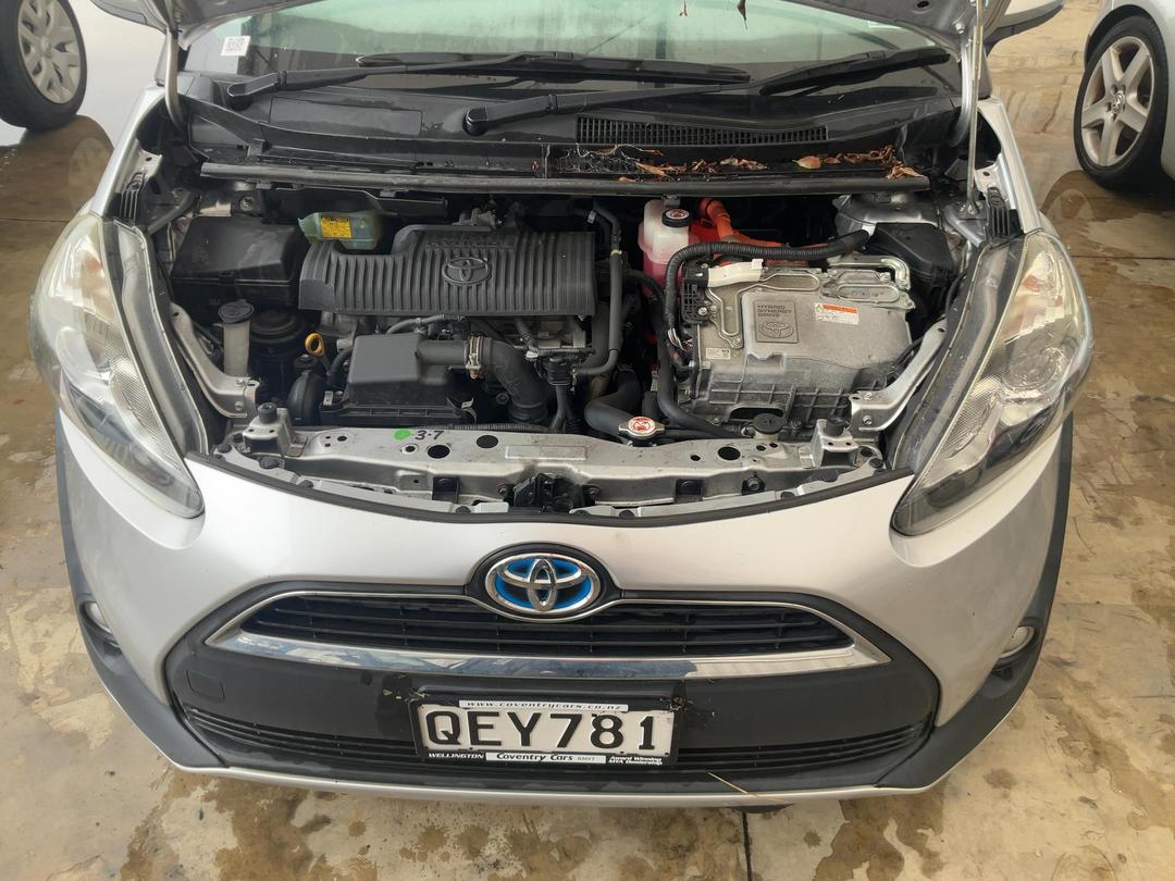 Photo '15' of Toyota Sienta Hybrid