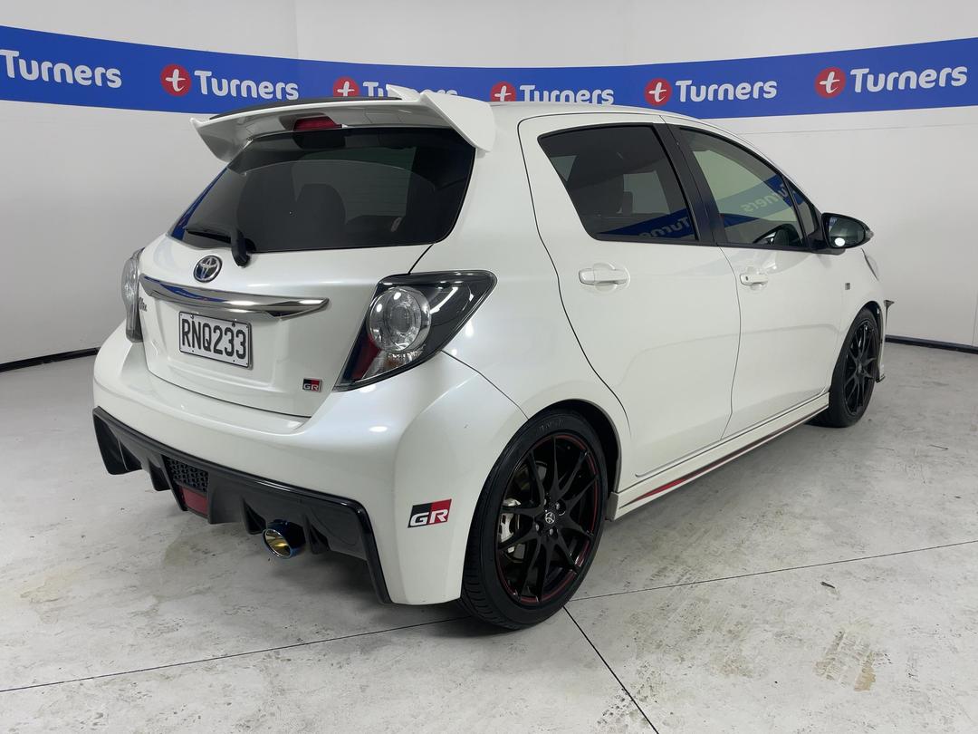 Photo '7' of Toyota Vitz